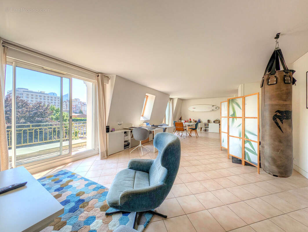 Appartement à LA GARENNE-COLOMBES