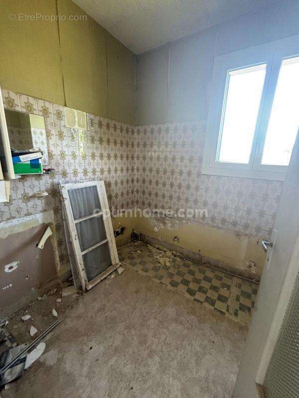Maison 8 pièces à rénover de 200 m² avec permis accepté pour création de 2 logements – Moulidars (16290) - photo 12