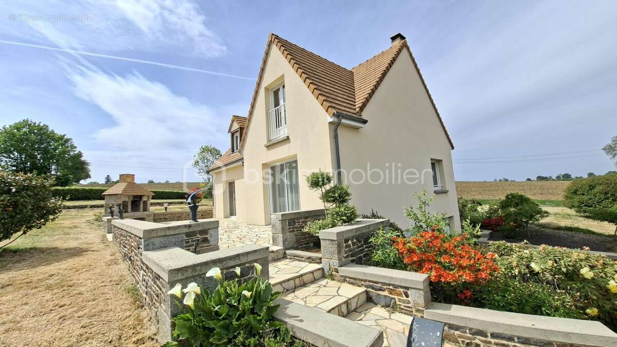 Maison à SAINT-SEVER-CALVADOS