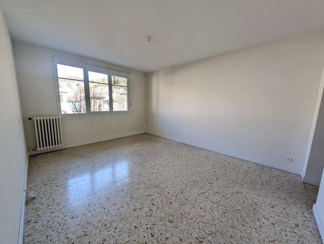 Appartement à L'ESCARENE