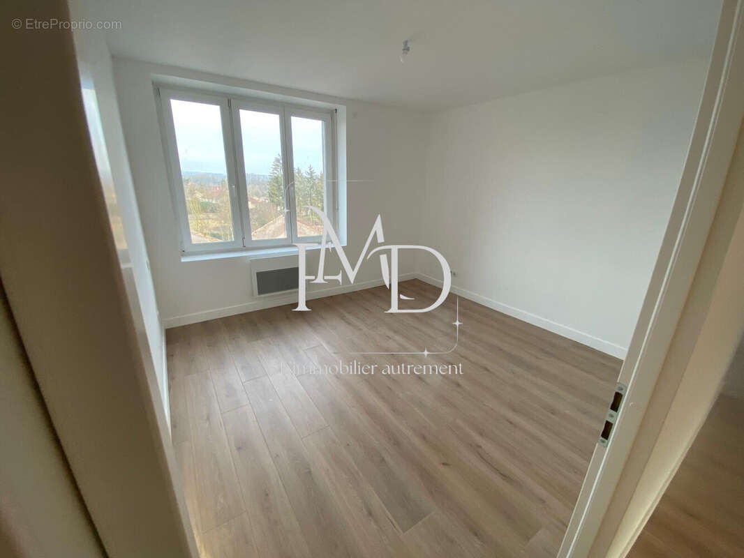 Appartement à CHARMES