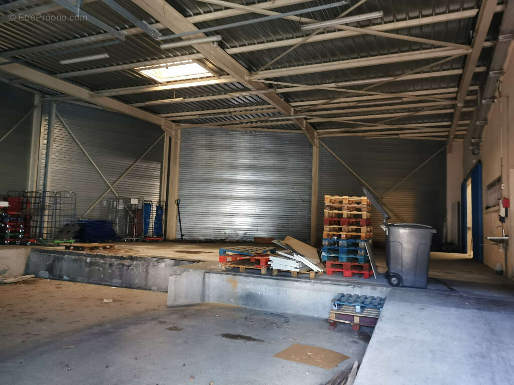 Commerce à SAINT-MARTIN-DE-VALGALGUES