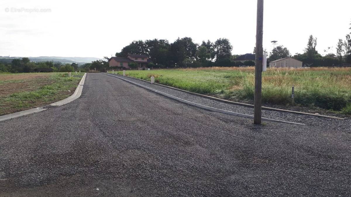 Terrain à SAINT-GAUZENS