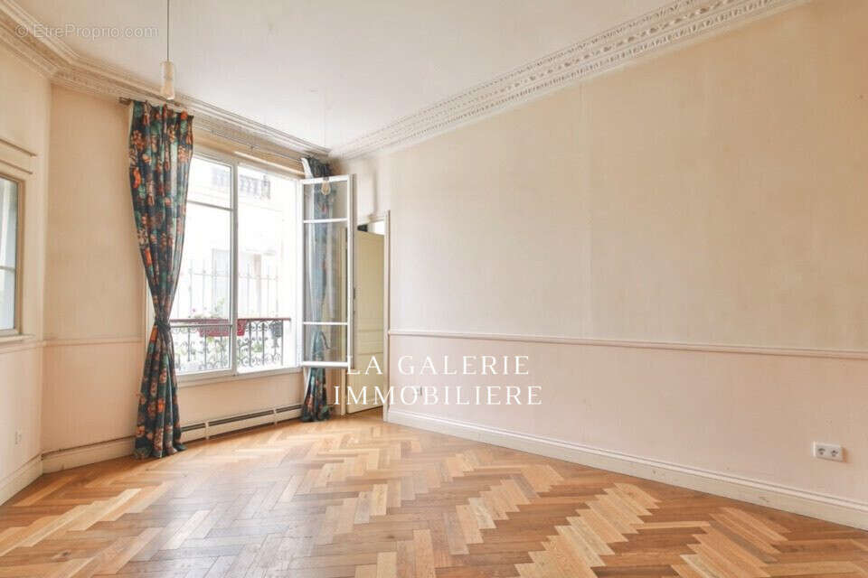 Appartement à PARIS-14E