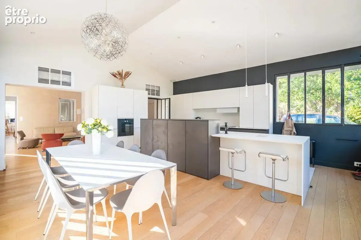 Maison de 9 pièces de 185 m² à Eysines - photo 5