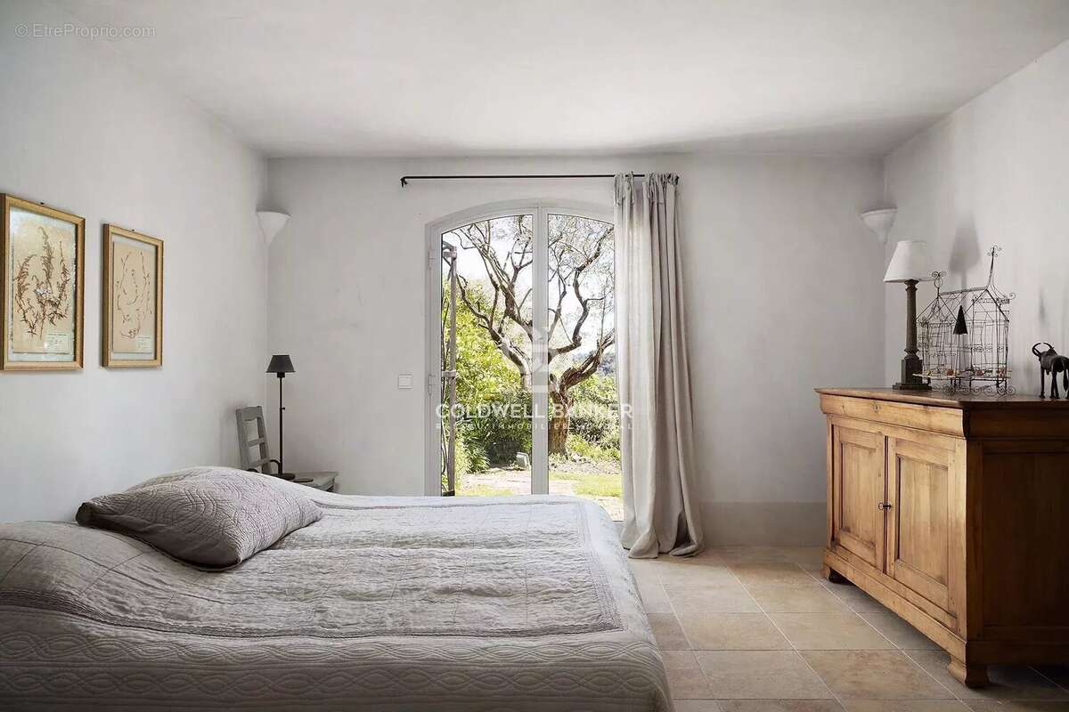 Maison à VALBONNE