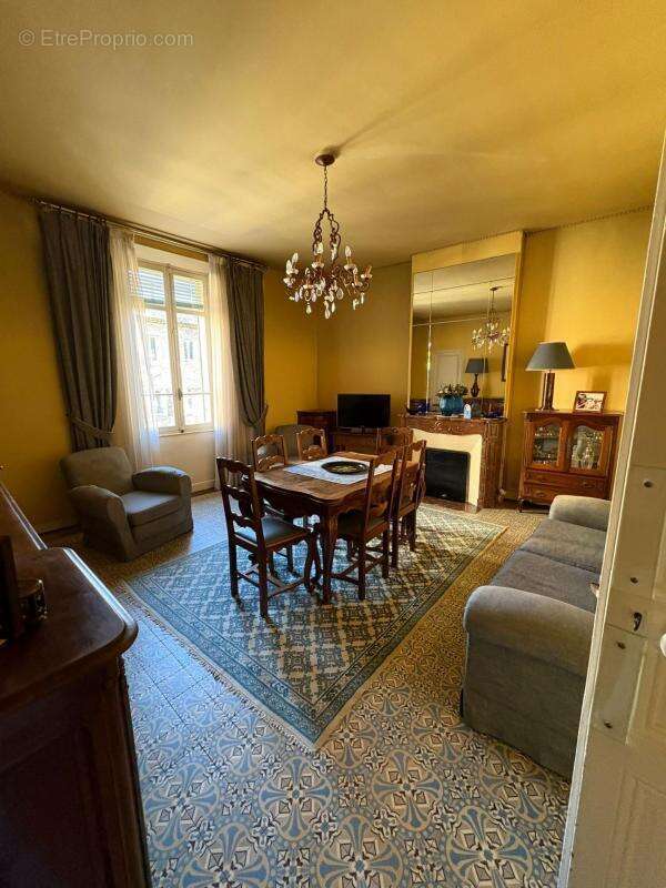 Commerce à VALLAURIS