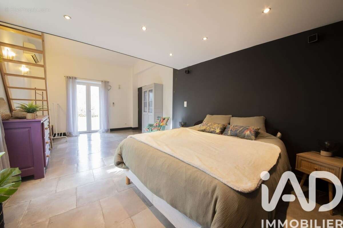 Maison 138 m² à La Roque-Sur-Pernes  - photo 9