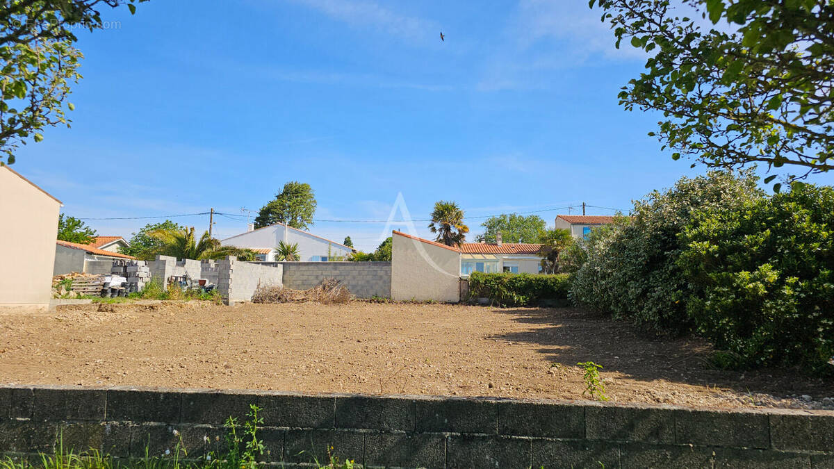 Terrain à PORT-DES-BARQUES