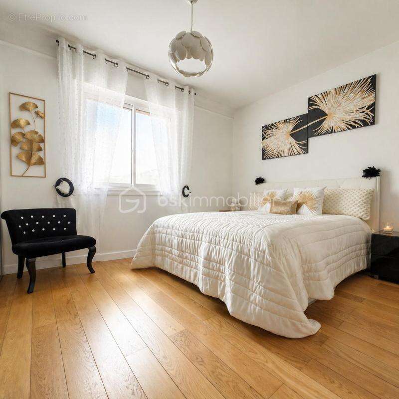 Appartement à VALLAURIS