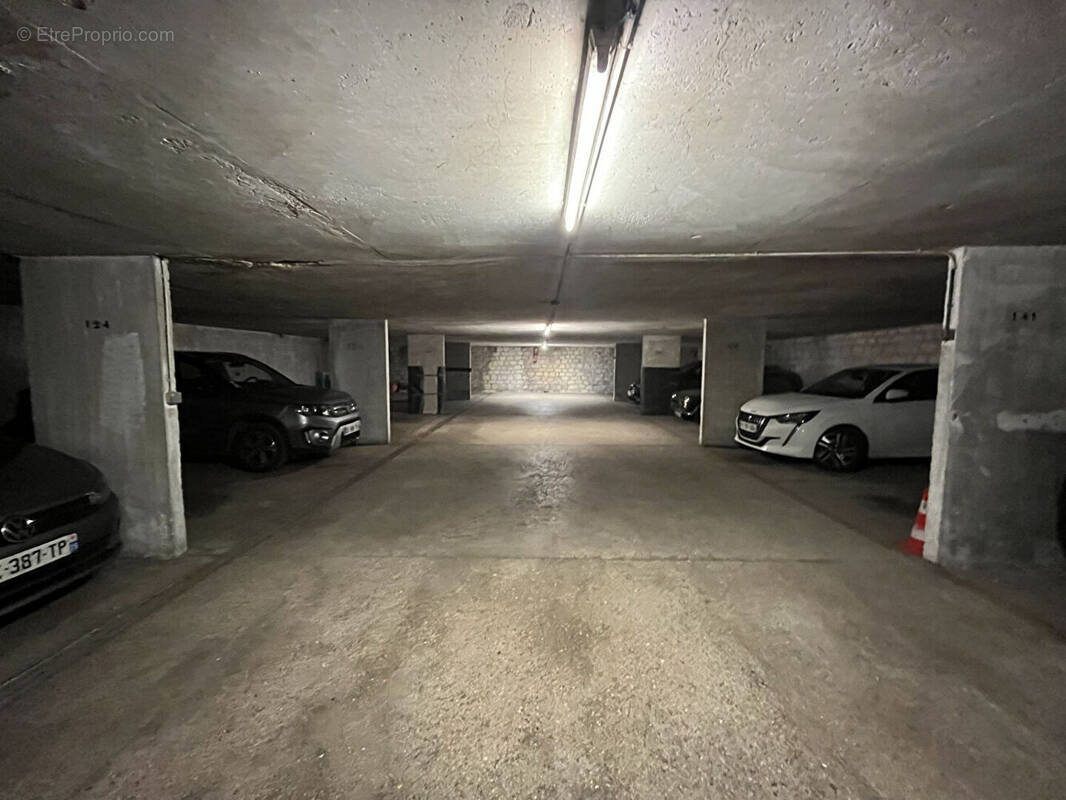 Parking à MONTROUGE