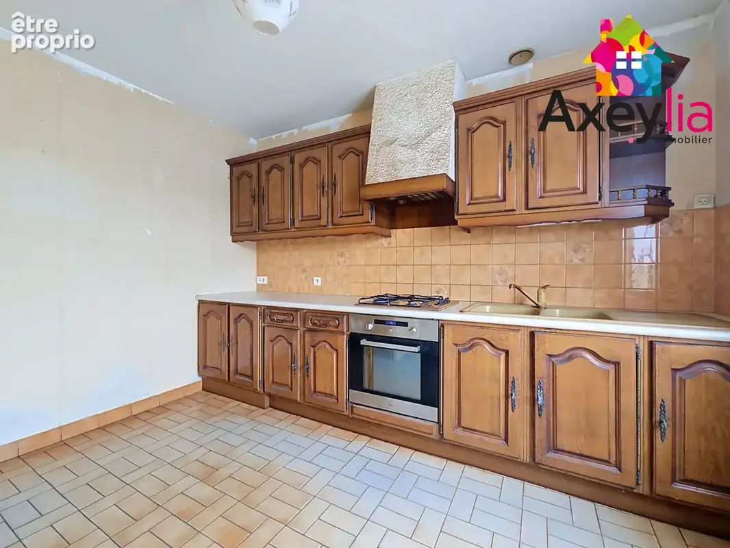 A vendre - riorges - maison a renover sur terrain de 848 m2 - photo 3