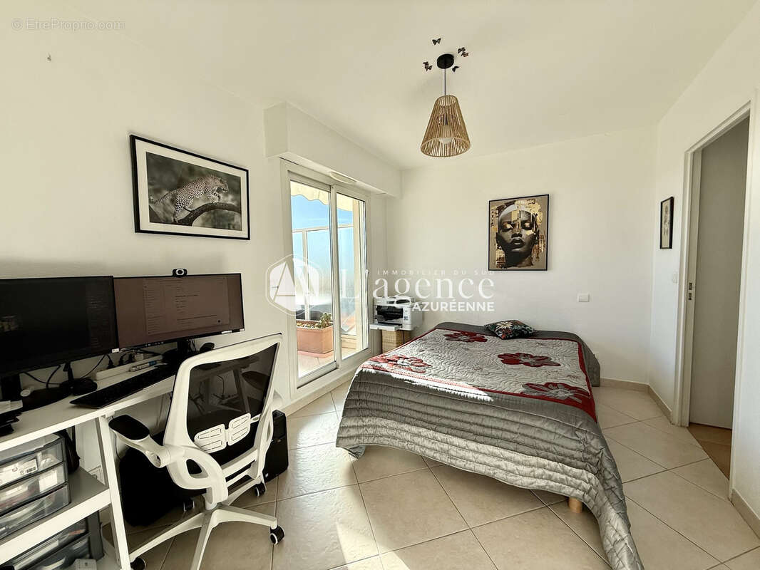 Appartement à SAINT-LAURENT-DU-VAR
