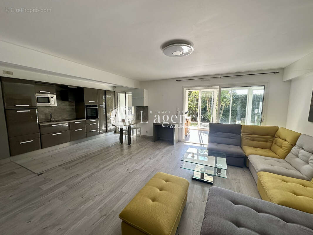 Appartement à SAINT-LAURENT-DU-VAR