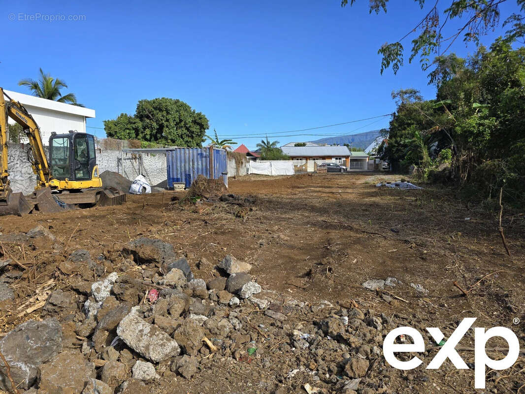 Terrain à LE TAMPON