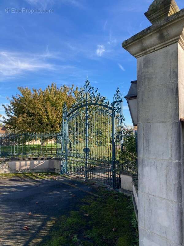 Terrain 390 m² à Saint-Rogatien  - photo 4