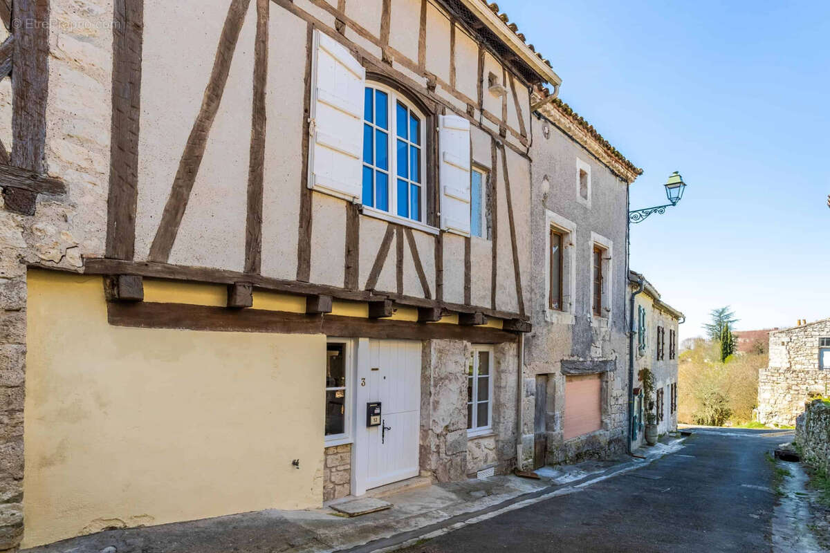 Maison de village avec dépendance et jardin - photo 3
