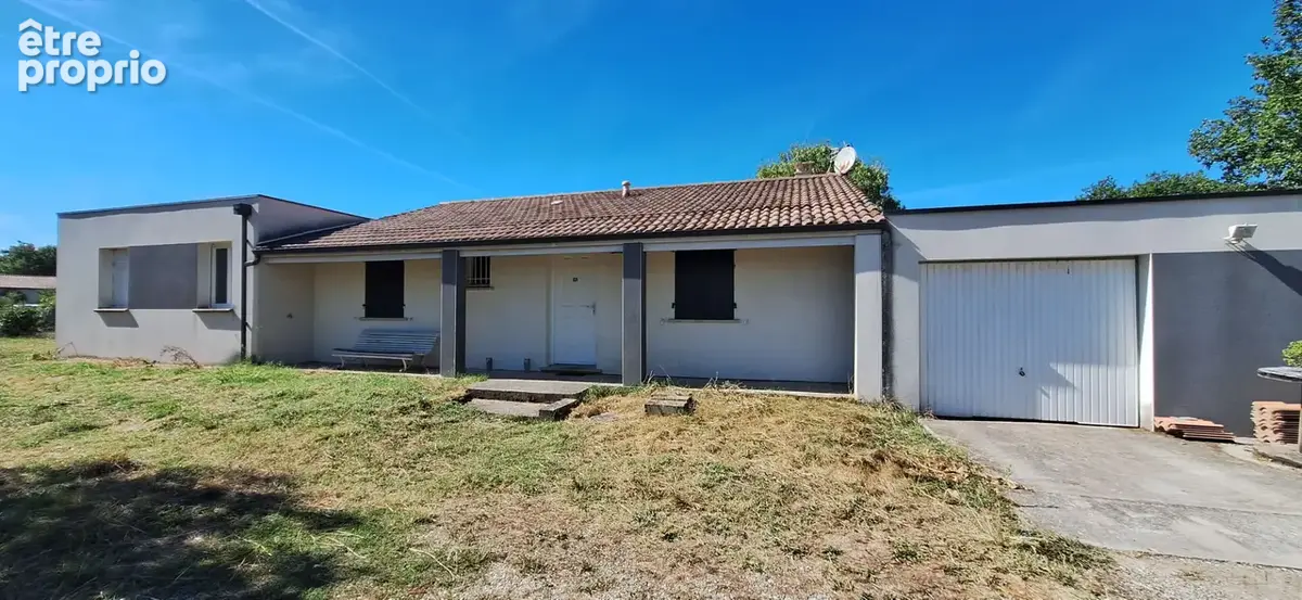 Photo Maison à Le Born au prix de 297 500€