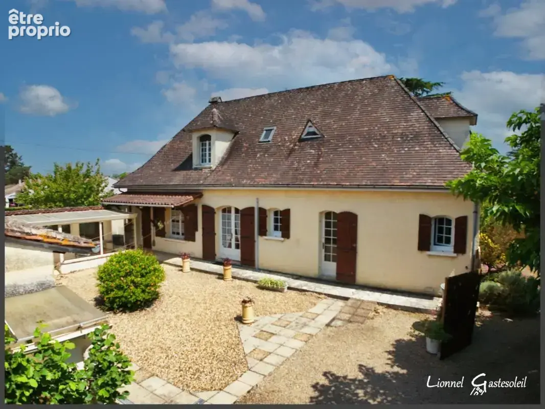 Périgourdine idéalement située 5 chambres sur un beau terrain Paysager à Pineuilh (33) - photo 5