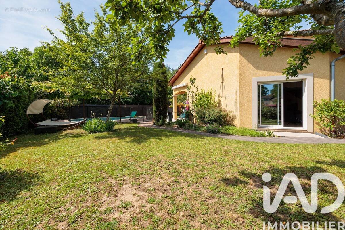 Photo 1 - Maison à SAINT-GENIS-LES-OLLIERES