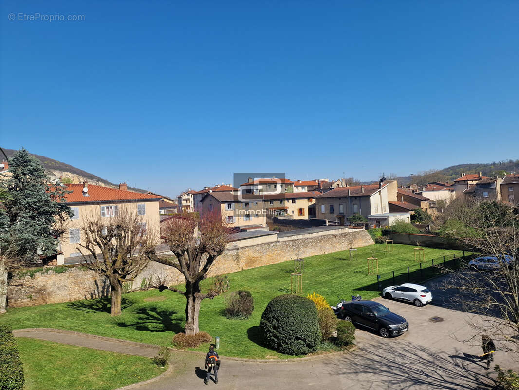 Appartement à COUZON-AU-MONT-D'OR