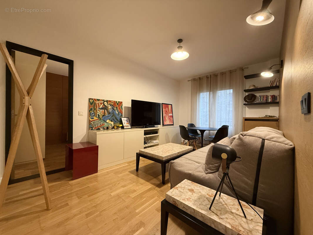 Appartement à COURBEVOIE