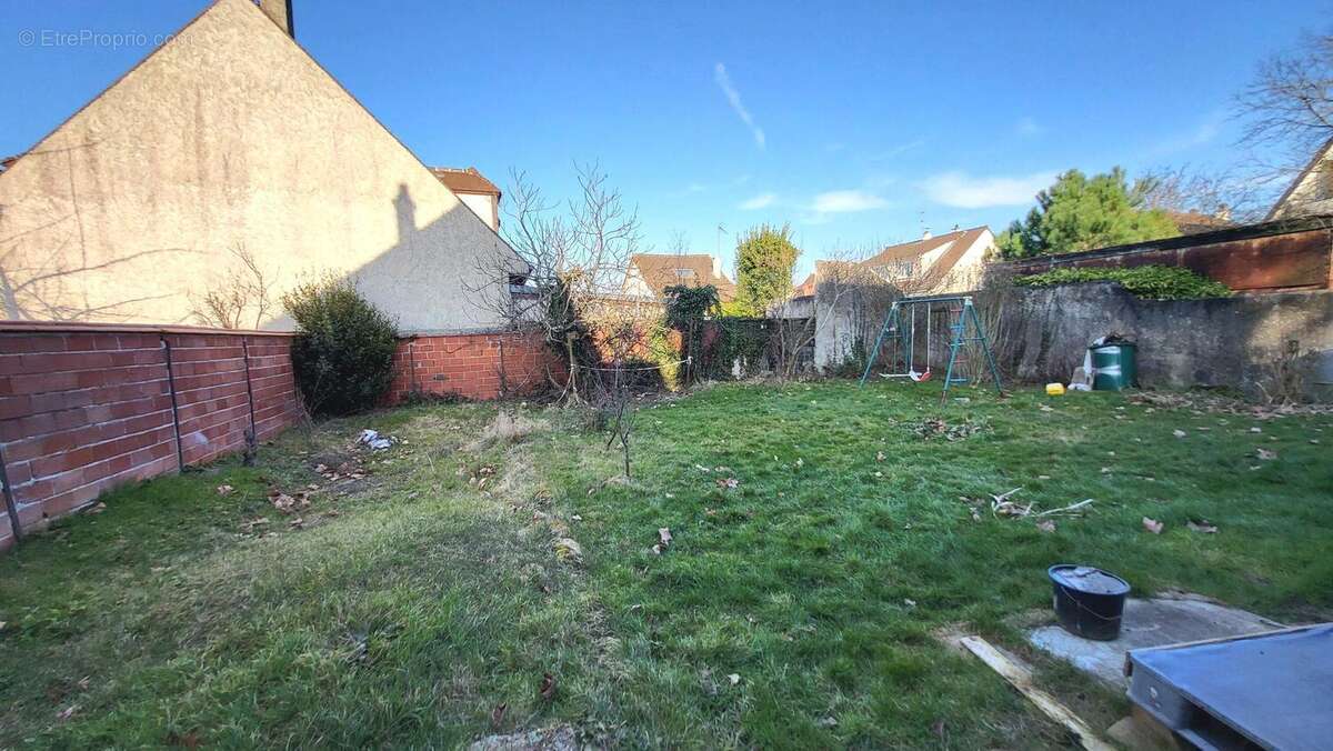 Maison à LES CLAYES-SOUS-BOIS