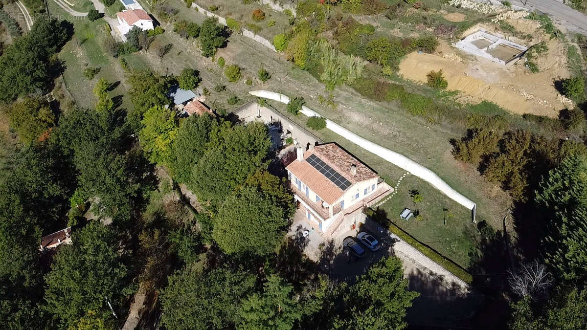 Maison à ARTIGNOSC-SUR-VERDON