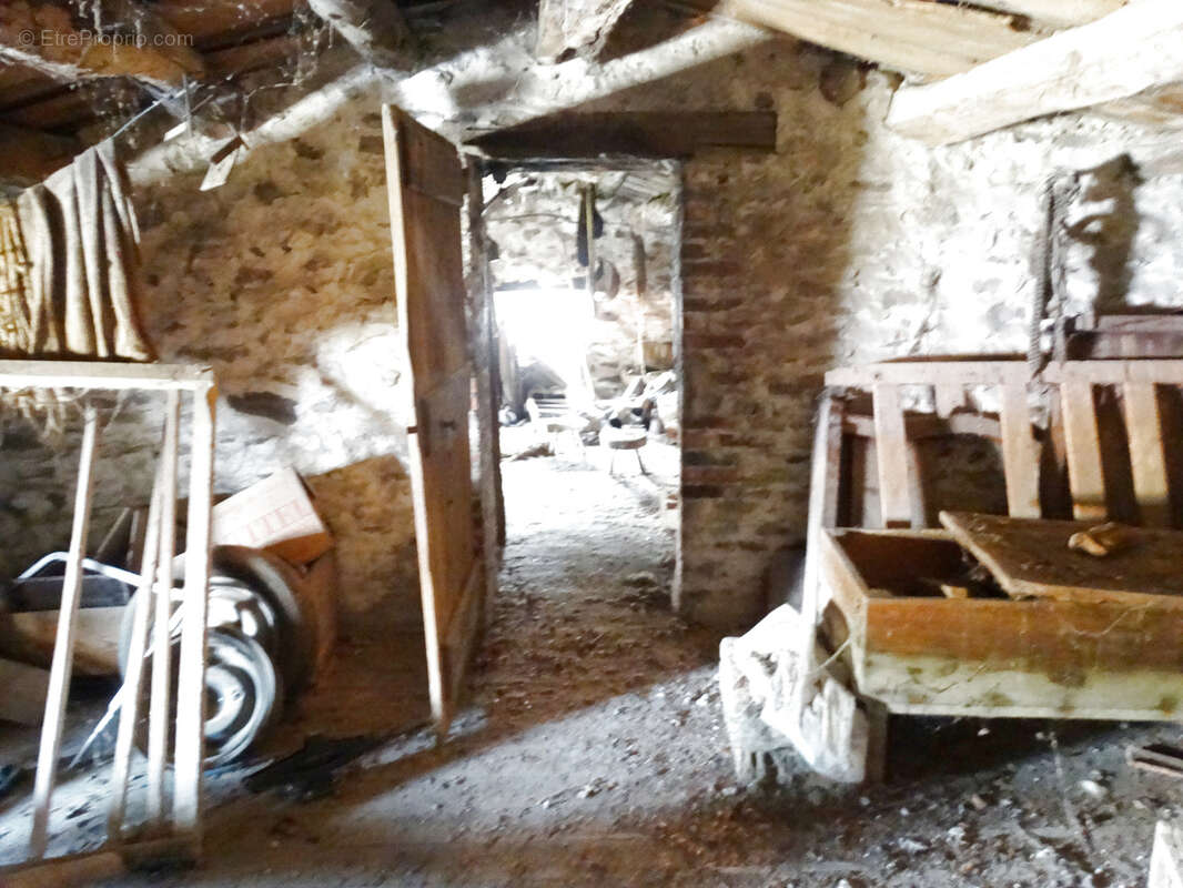 Grange et maison en pierres à rénover entièrement - photo 10