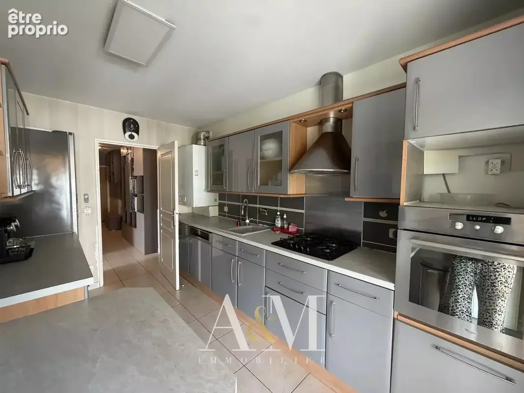 Appartement T4 de 90 m² + terrasse 14 m², cave et garage - photo 4