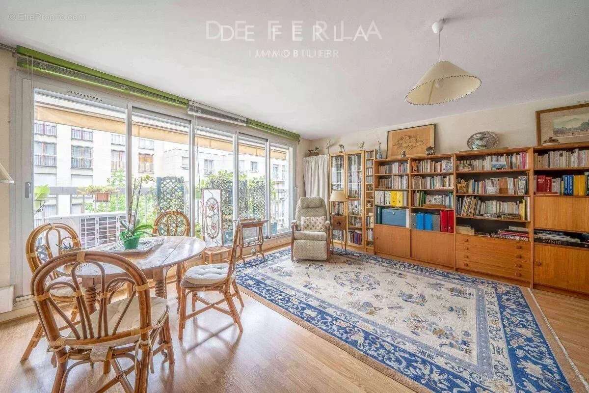 Appartement à PARIS-15E