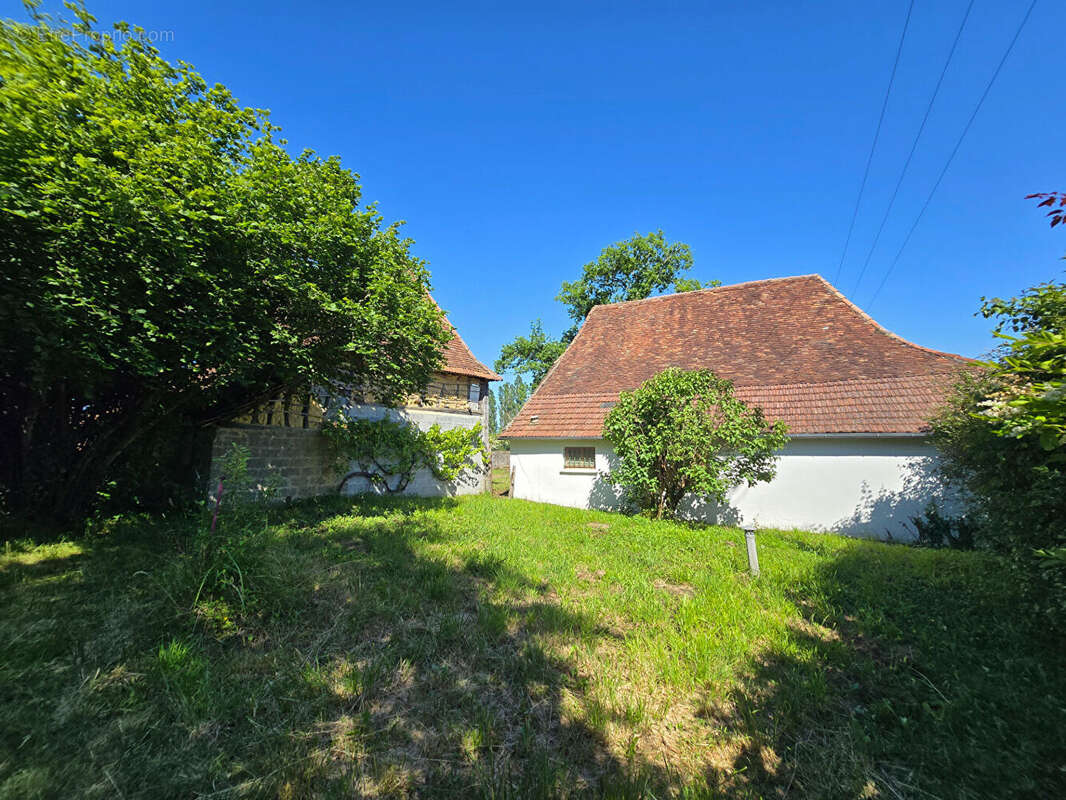Maison à DOAZON