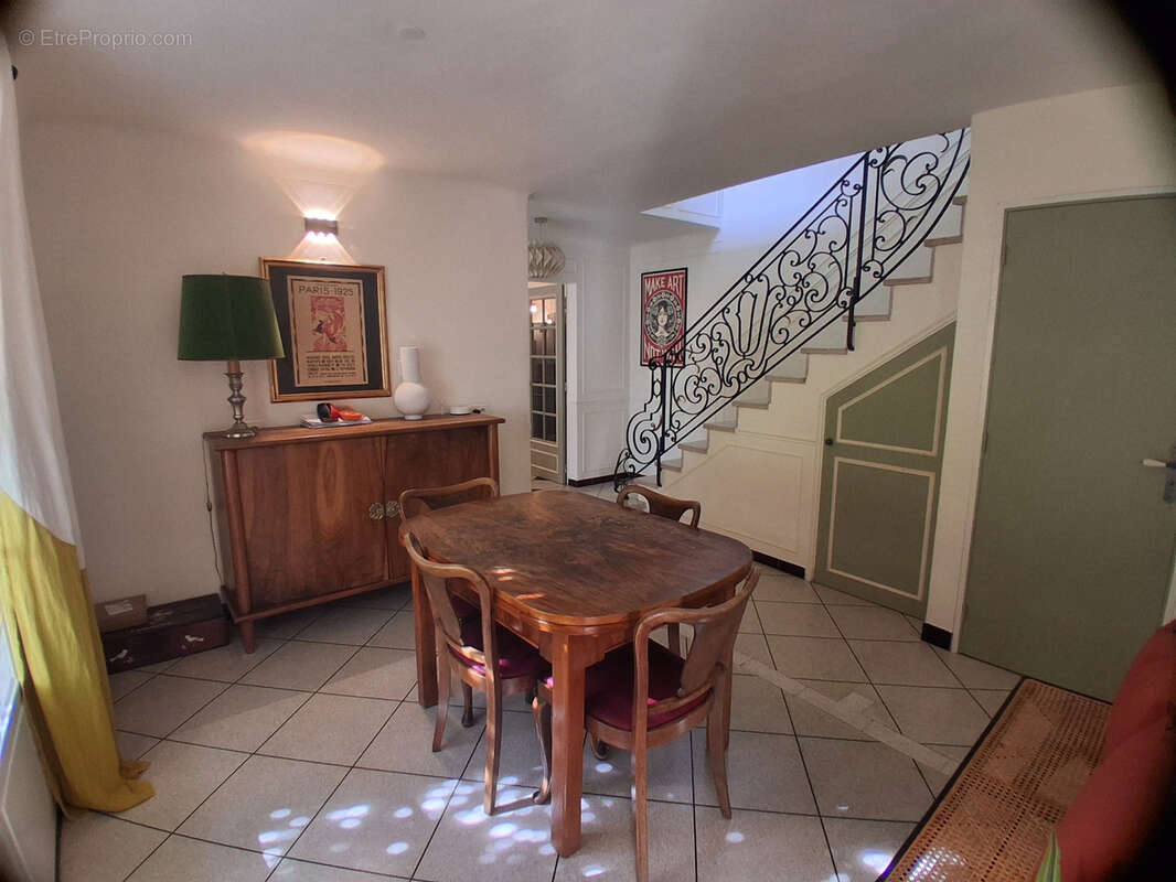 Maison à FONTVIEILLE