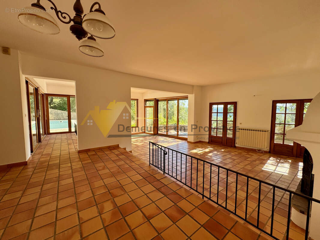 À vendre   Villa de caractère avec vue dominante, piscine et 4 chambres - photo 11