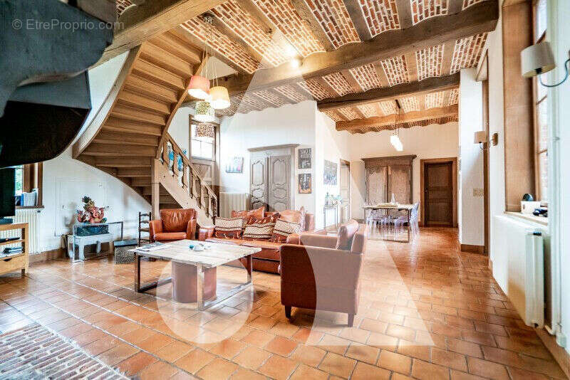 Maison à TAISNIERES-SUR-HON