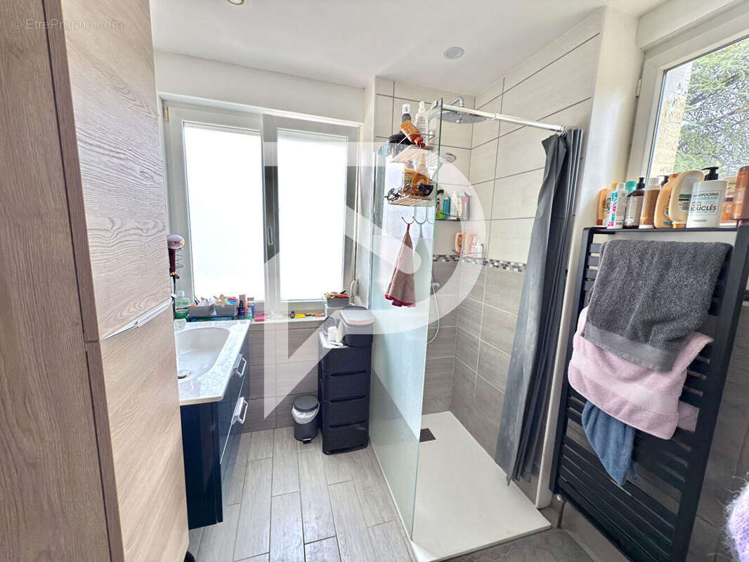 Maison à MANDRES-LA-COTE