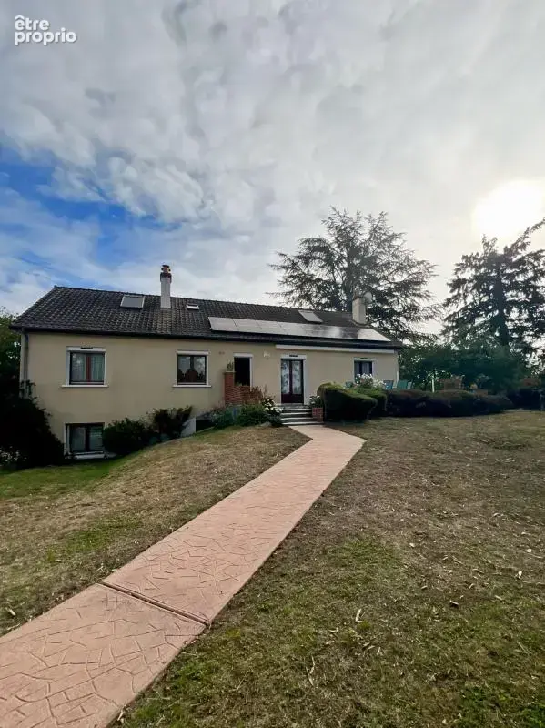 Maison familiale avec piscine, espace indépendant et grand jardin verdoyant - photo 1