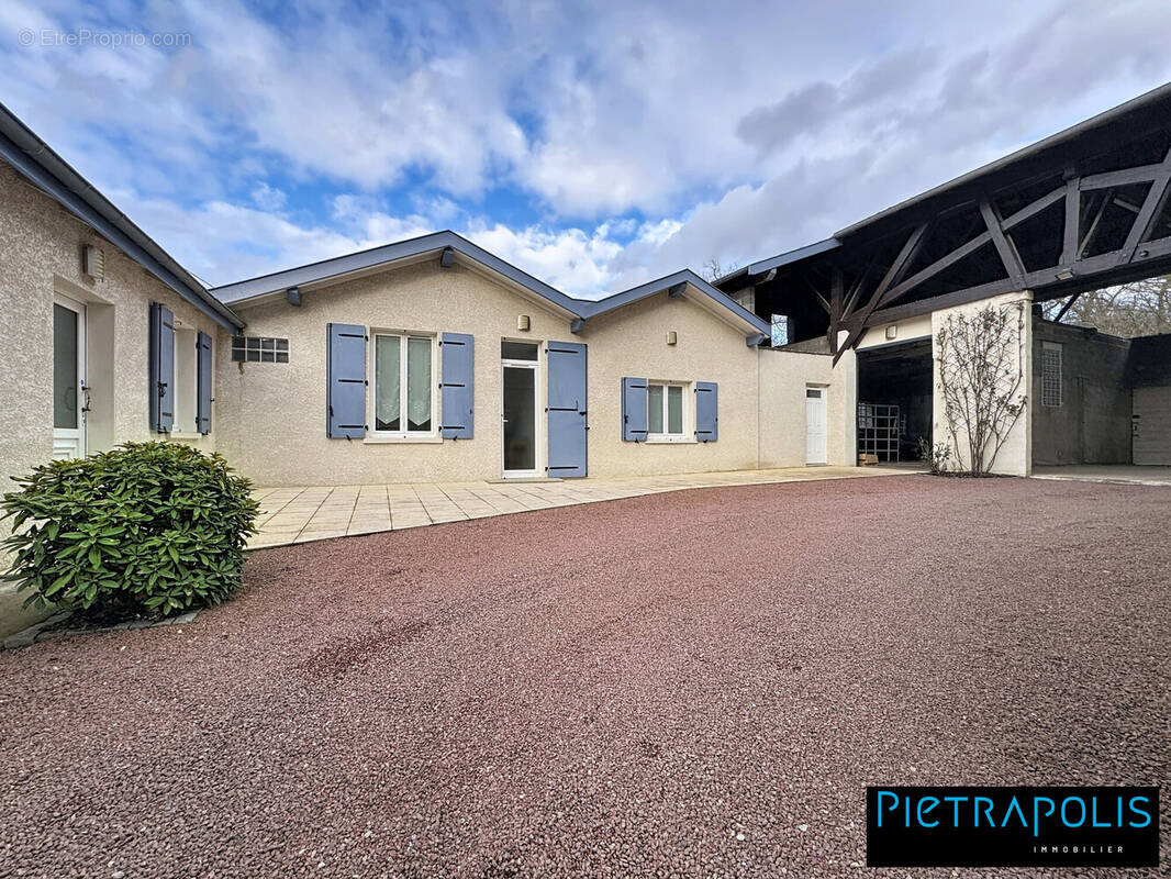 Maison à SAINT-GENIS-LAVAL