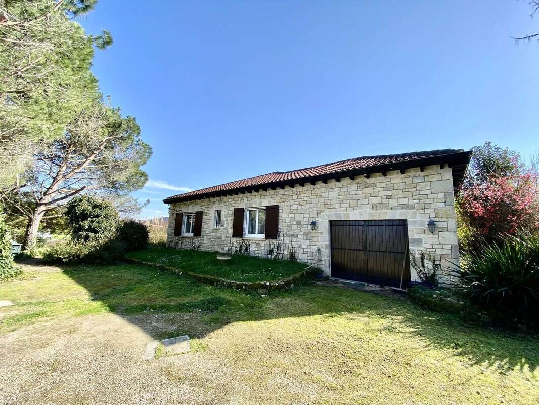 Maison à PUJOLS