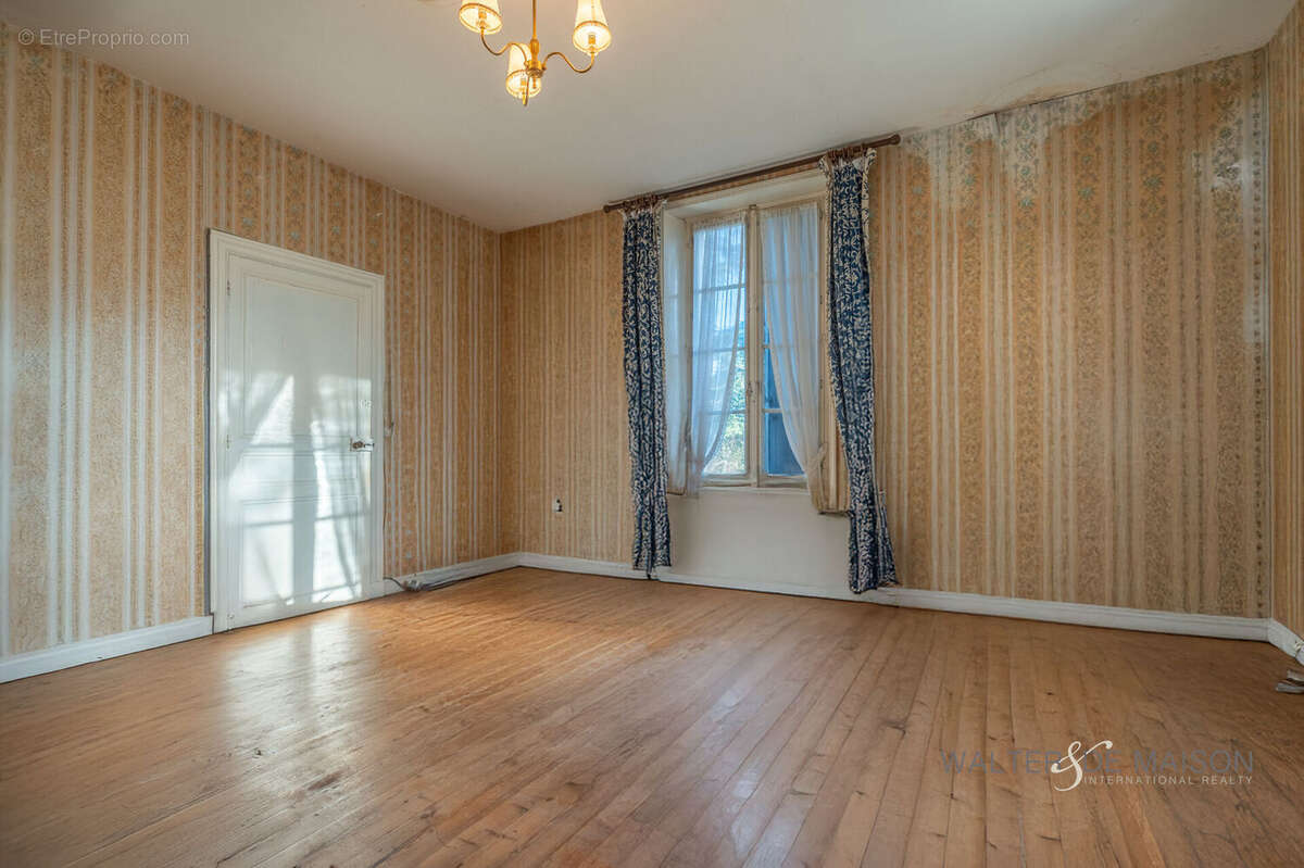 Maison à CHERVES-RICHEMONT