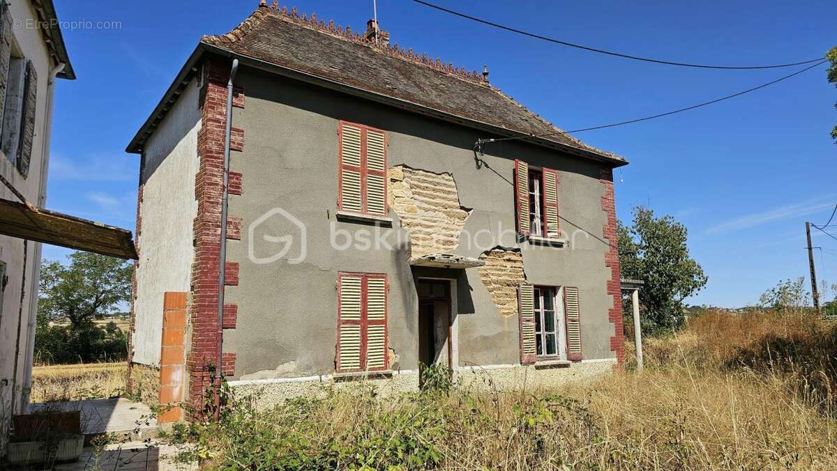 Tènement immobilier avec fort potentiel – 2 maisons + Dépendances – Terrain 3 500 m² – Bord de canal - photo 3
