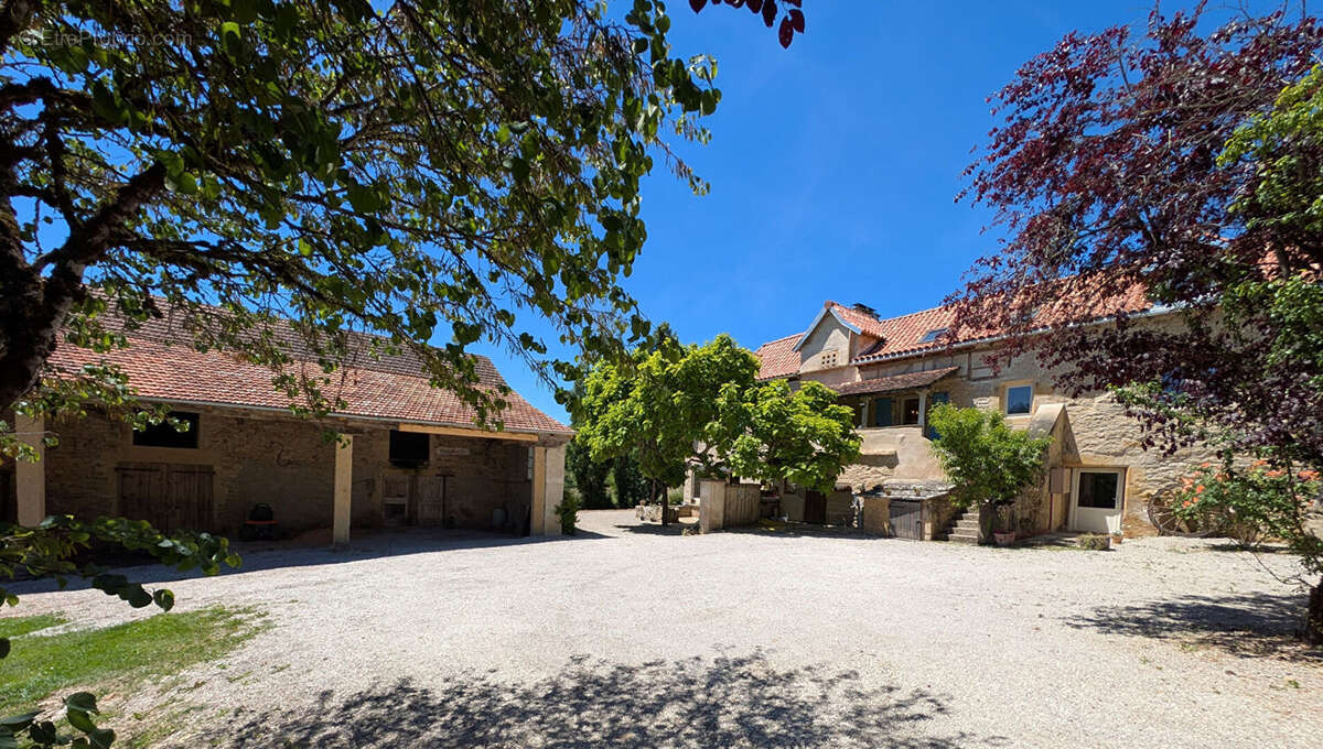 Belle propriété en pierre! Possibilité chambres d'hôtes. - photo 2