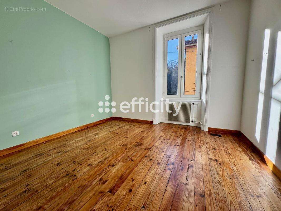 Maison 240 m² à Thiers  - photo 3