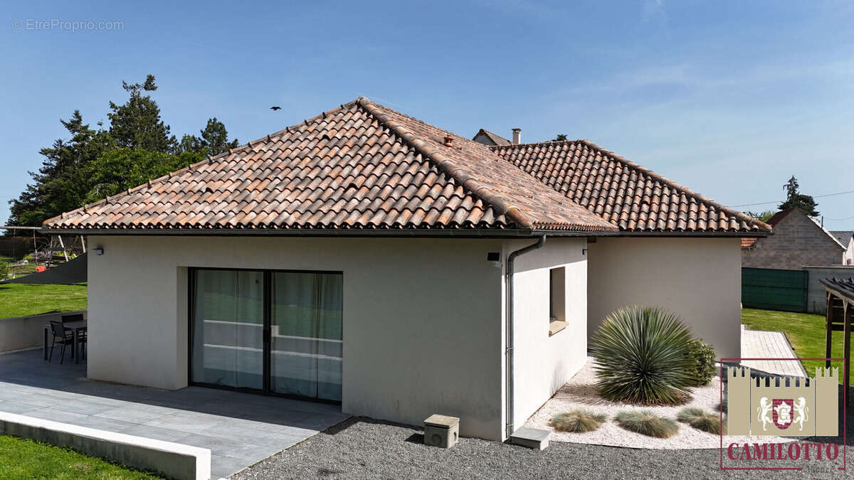 Maison à TREMBLAY-LES-VILLAGES