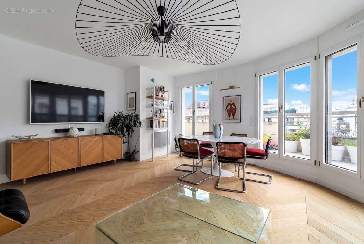 Appartement à LEVALLOIS-PERRET