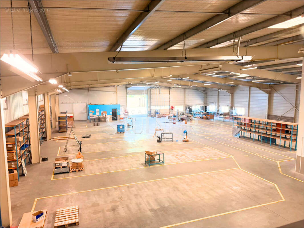 En sortie de Montrichard, A vendre locaux commerciaux et industriels. - photo 2