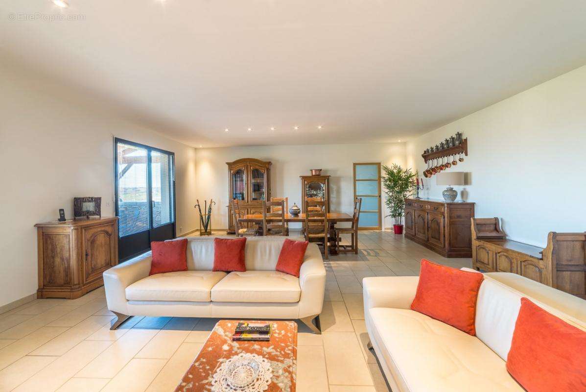 Maison à LENTILLAC-SAINT-BLAISE