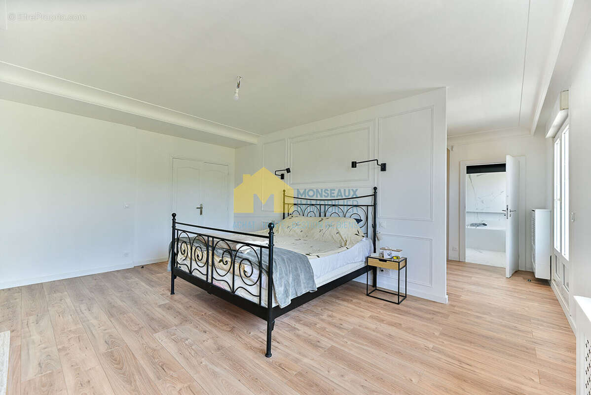 Maison à SAINTE-GENEVIEVE-DES-BOIS