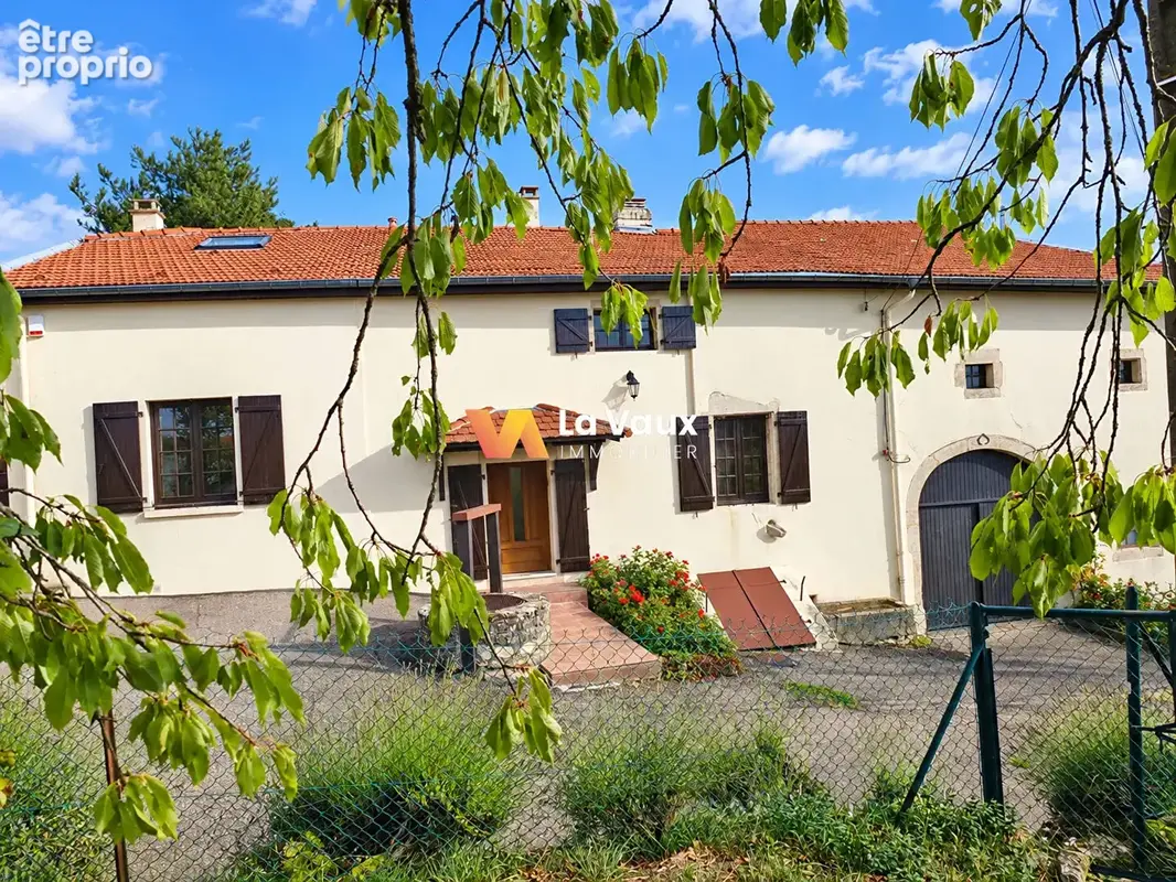 THELOD, secteur XEUILLEY : grande maison de village 180 m² - photo 2