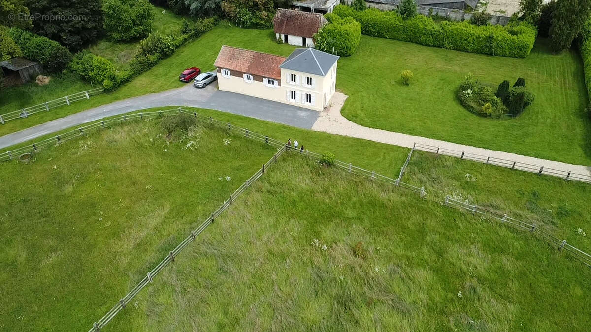 Propriété équestre avec 13 hectares - photo 3